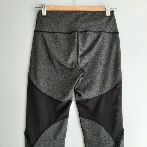 BCBG MAXAZRIA Athletic Capri Leggings Mesh Insert Panels Sz S - Picture 7 of 9